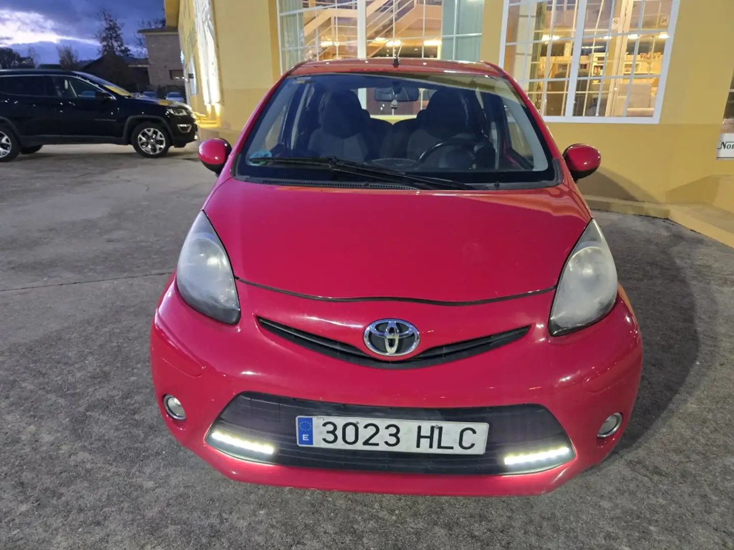 Toyota Aygo 1.0 VVT-i Connect Rojo - 2