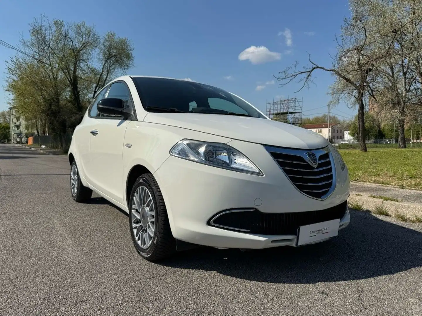 Lancia Ypsilon 1.2 69 CV 5 porte GPL Ecochic Gold Beige - 1