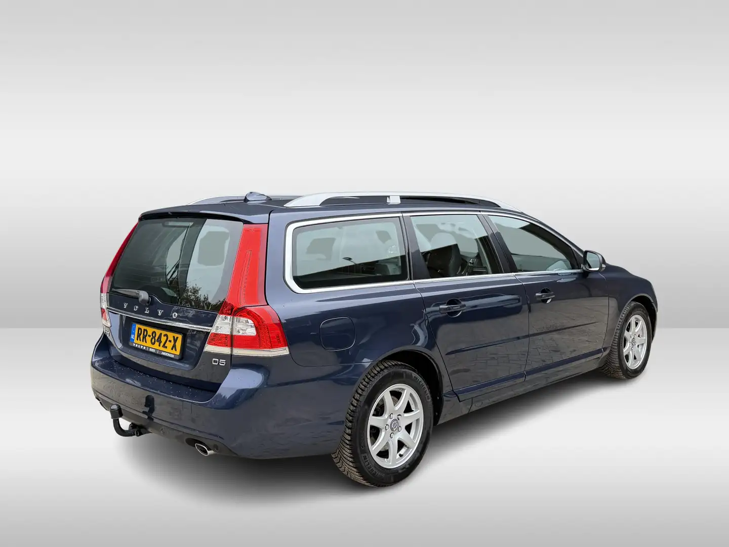 Volvo V70 2.4 D5 Summum Automaat Schuifdak | Navigatie | Sto Blau - 2