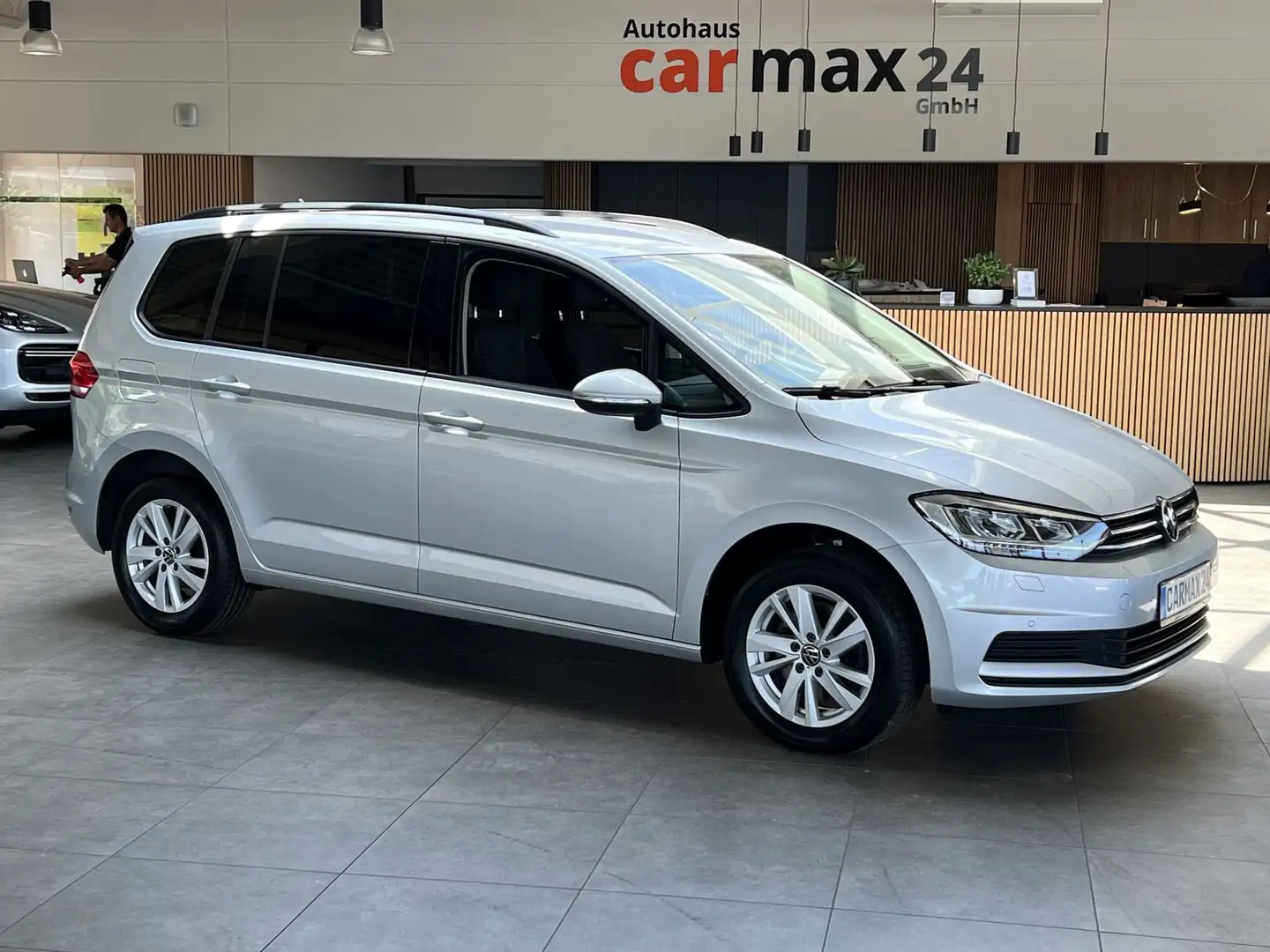 Volkswagen Touran Comfortline DSG XenLED PDC Massage Navi Silber - 1