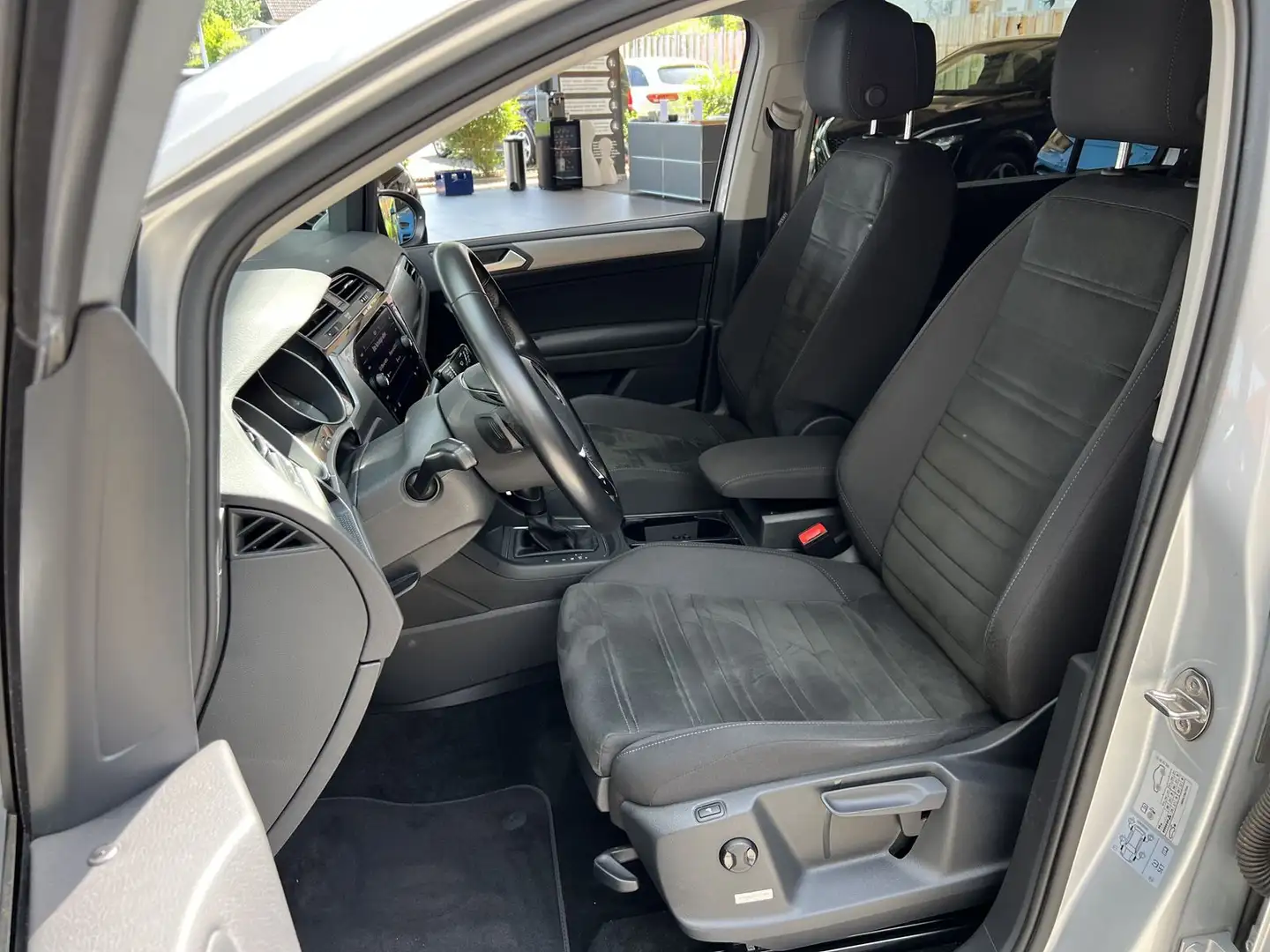 Volkswagen Touran Comfortline DSG XenLED PDC Massage Navi Silber - 2