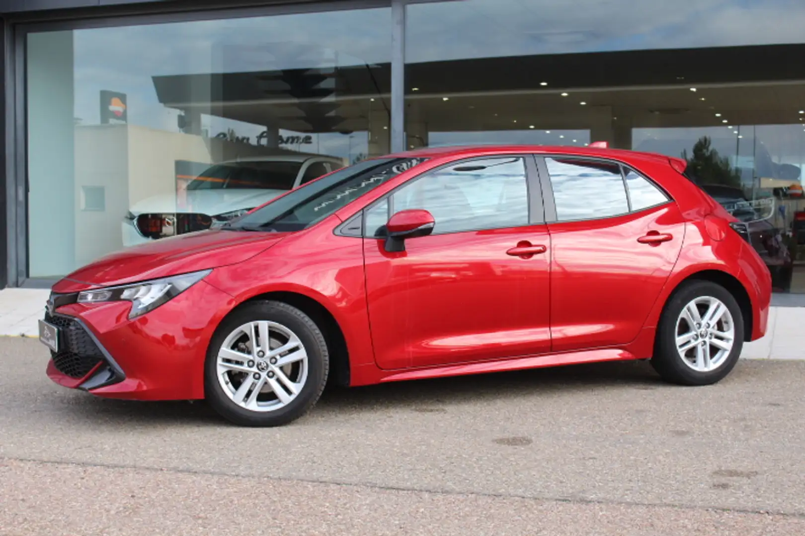 Toyota Corolla 125H Active Tech Rouge - 2