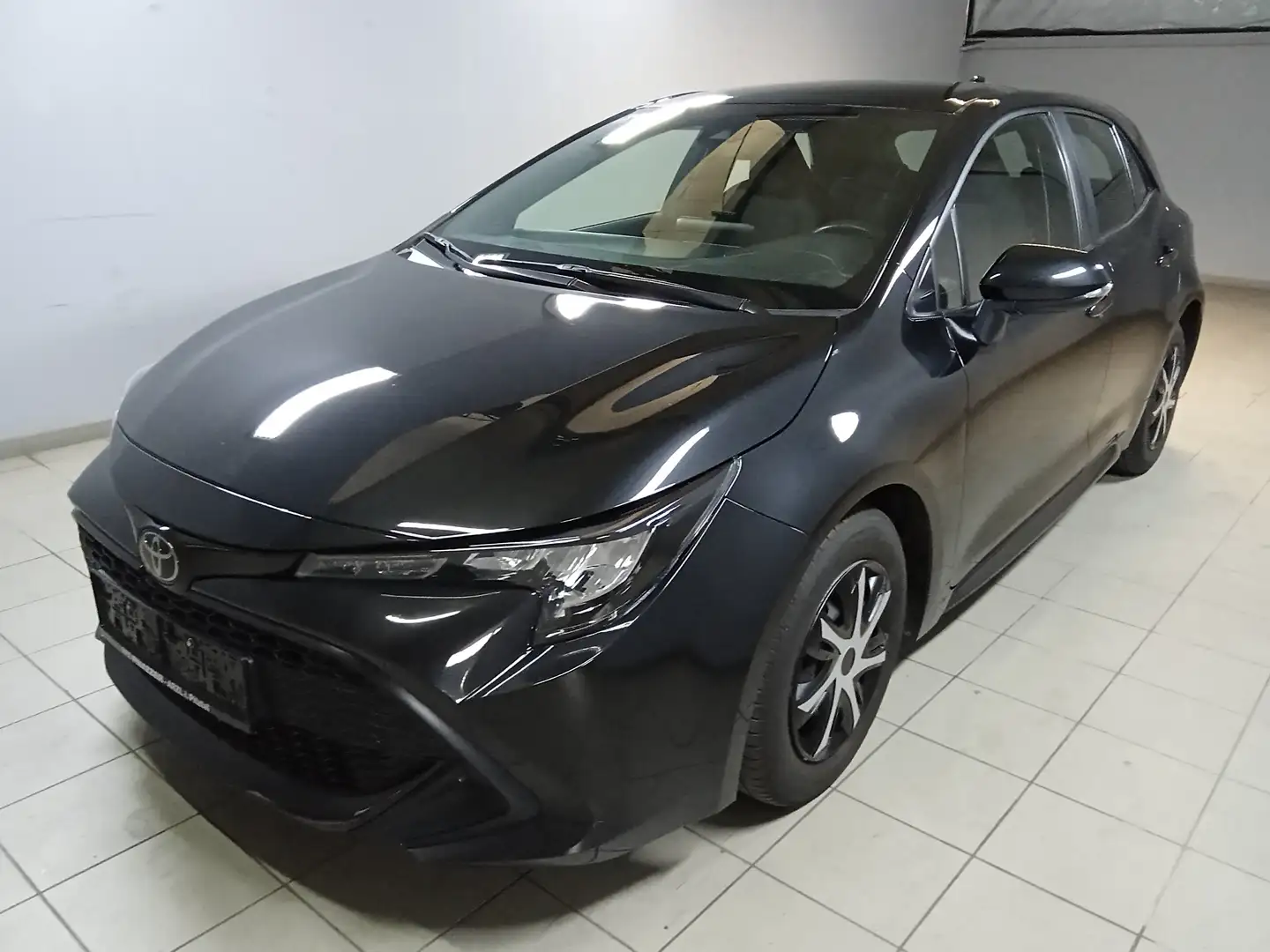 Toyota Corolla Basis Schwarz - 1