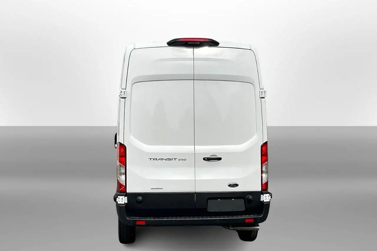 Ford Transit Cargo Van снимка Ford Transit Cargo Van