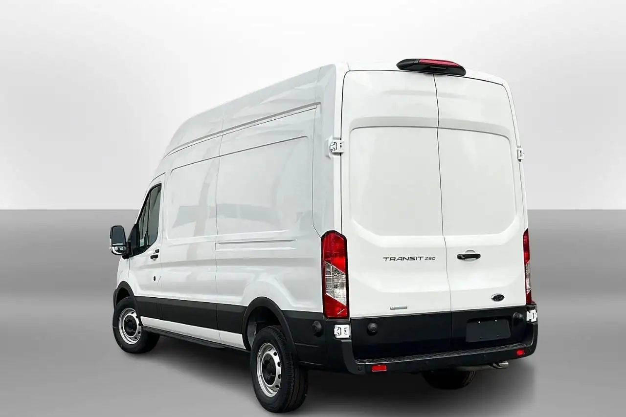 Ford Transit Cargo Van снимка Ford Transit Cargo Van