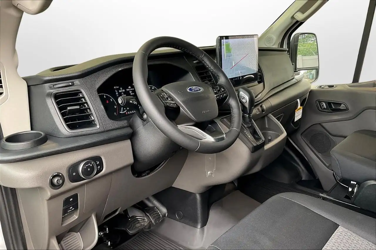 Ford Transit Cargo Van снимка Ford Transit Cargo Van