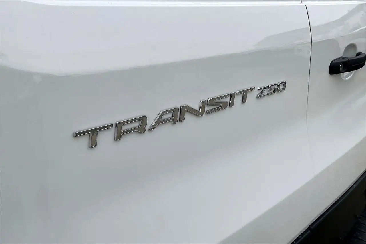 Ford Transit Cargo Van снимка Ford Transit Cargo Van