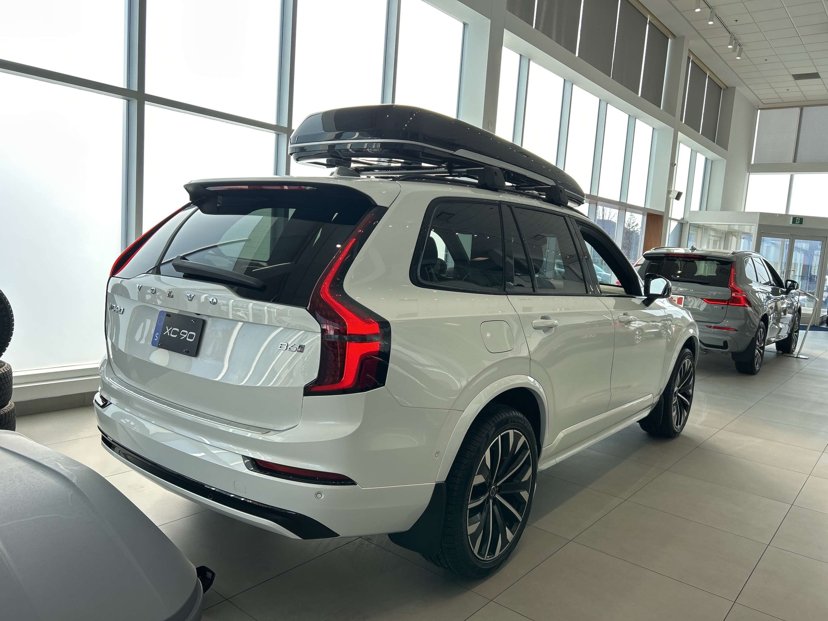 2026 Volvo XC90 B6 AWD Ultra Dark Theme 7-Seater alt 4