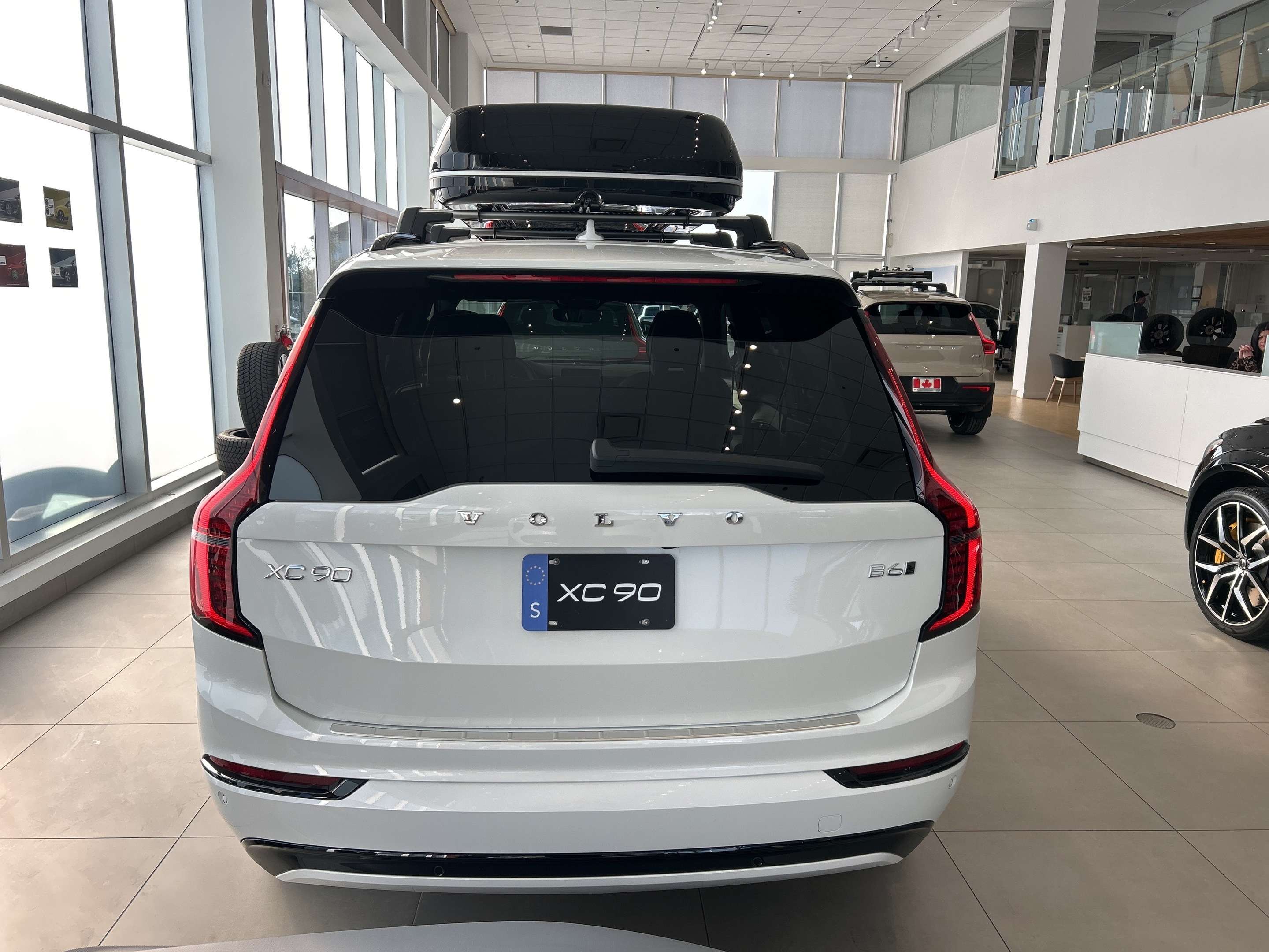 2026 Volvo XC90 B6 AWD Ultra Dark Theme 7-Seater alt 3