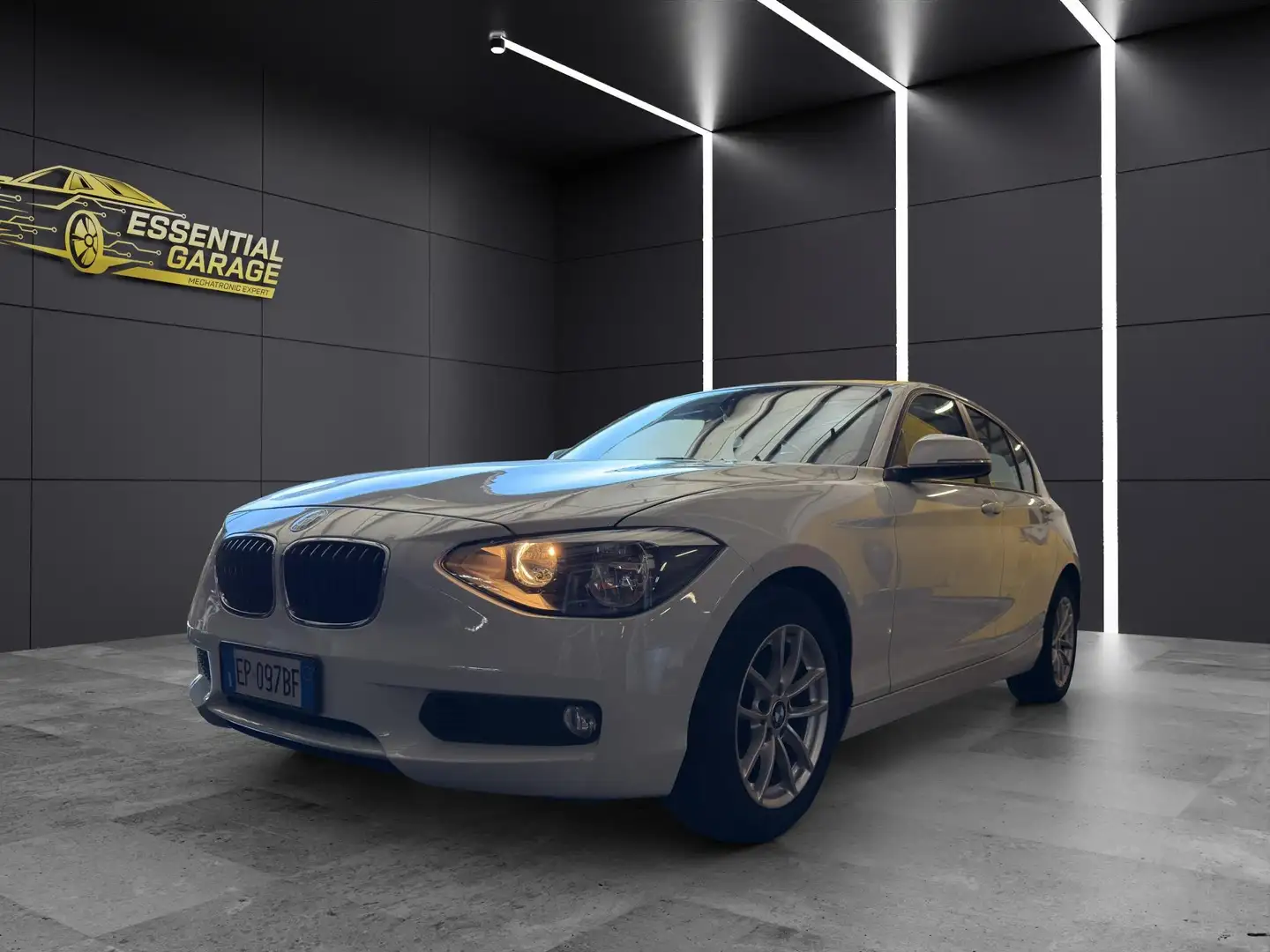 BMW 116 Serie 1 F/20-21 2011 116d 5p Unique Bianco - 1