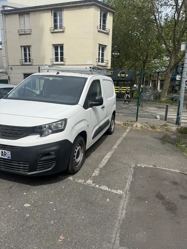 Peugeot Partner FOURGON STANDARD 650 KG PURETECH 110 S\u