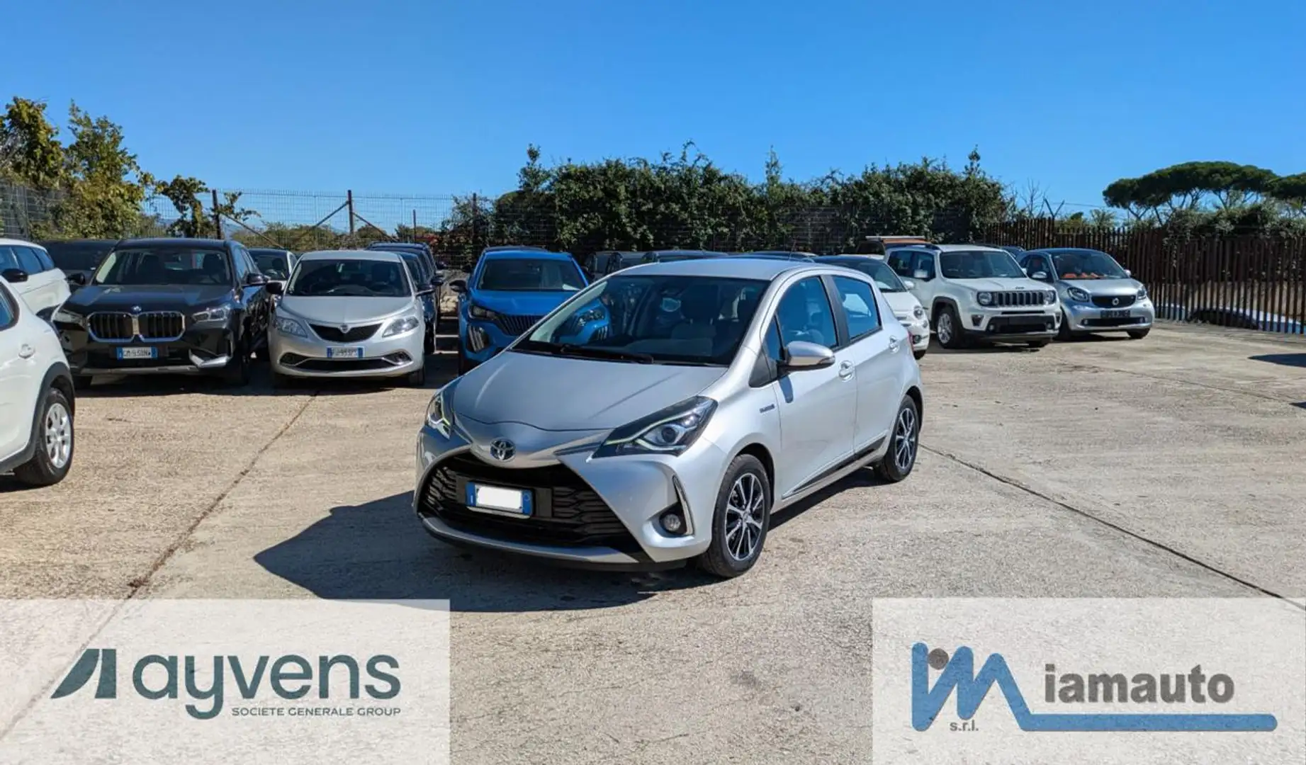 Toyota Yaris 1.5HYBRID 73cv - SAFETYPACK Gris - 1