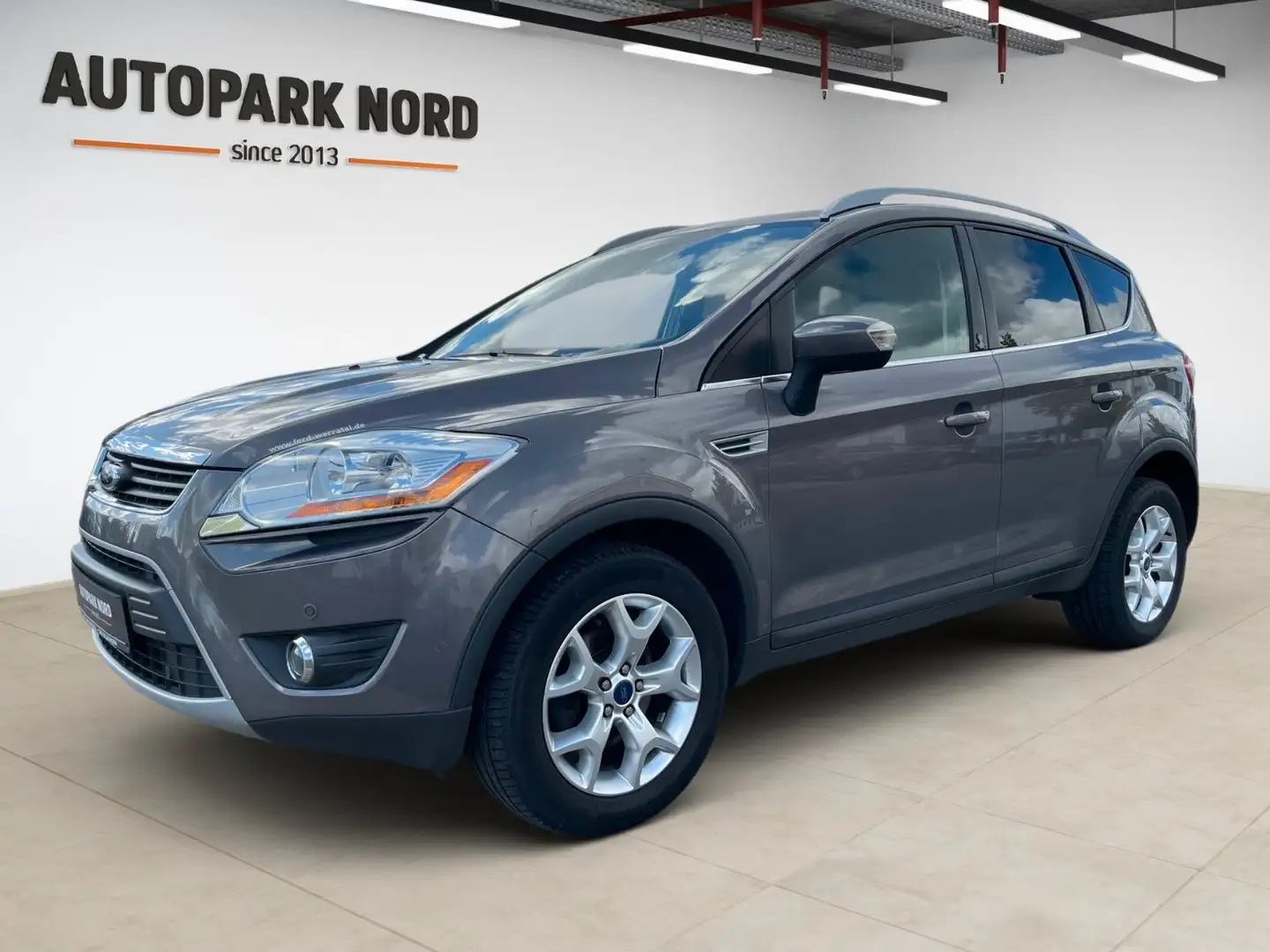 Ford Kuga 2.0 TDCi 4x4 Titanium/AHK/SHZ/PDC/NAVI Braun - 1