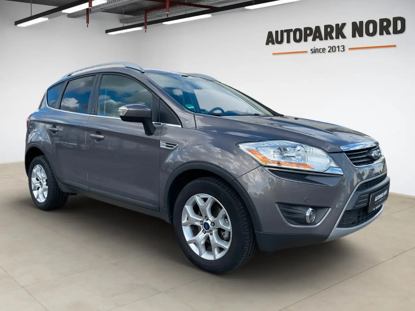 Ford Kuga 2.0 TDCi 4x4 Titanium/AHK/SHZ/PDC/NAVI Braun - 2