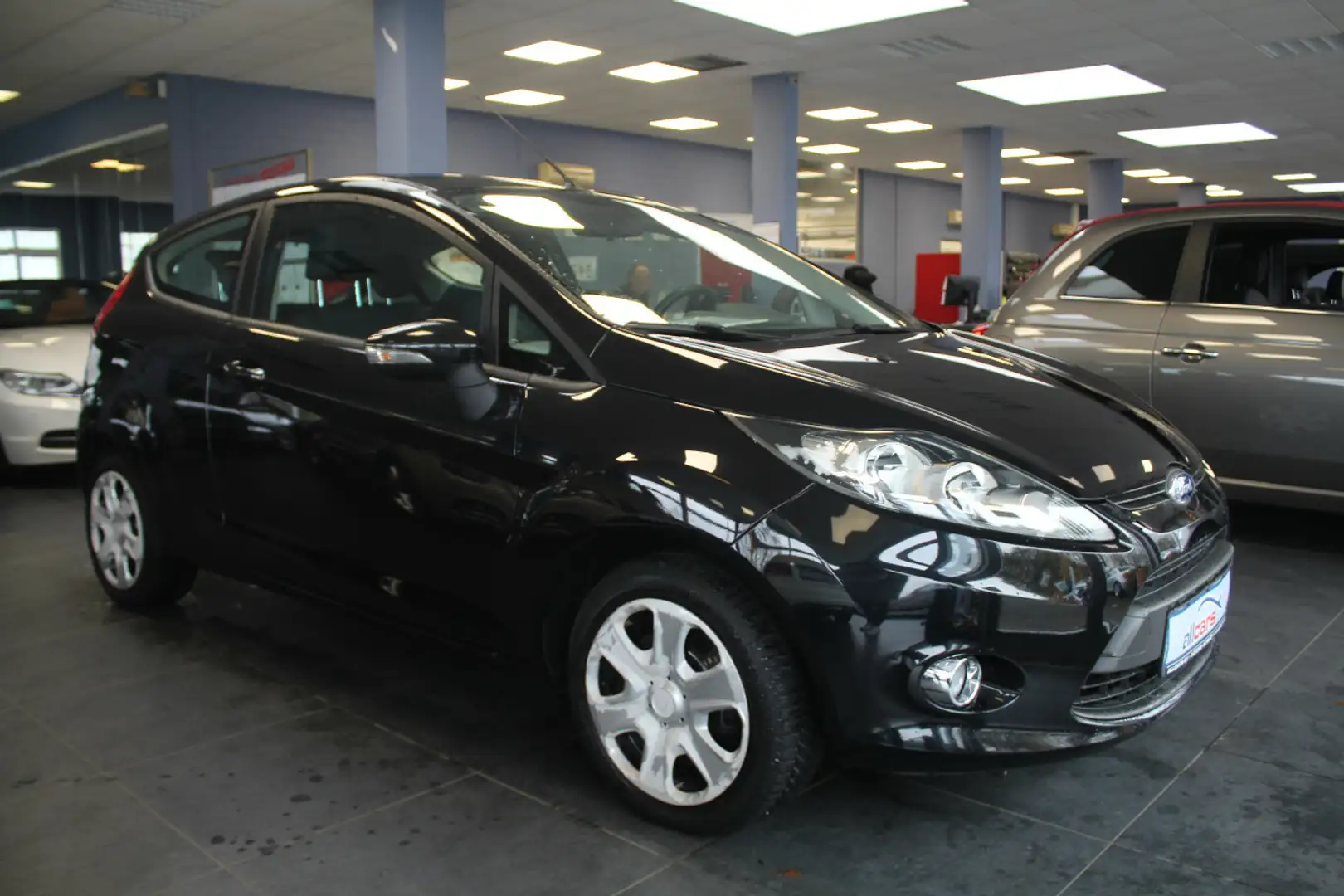 Ford Fiesta 1.25 Trend Edition Schwarz - 1