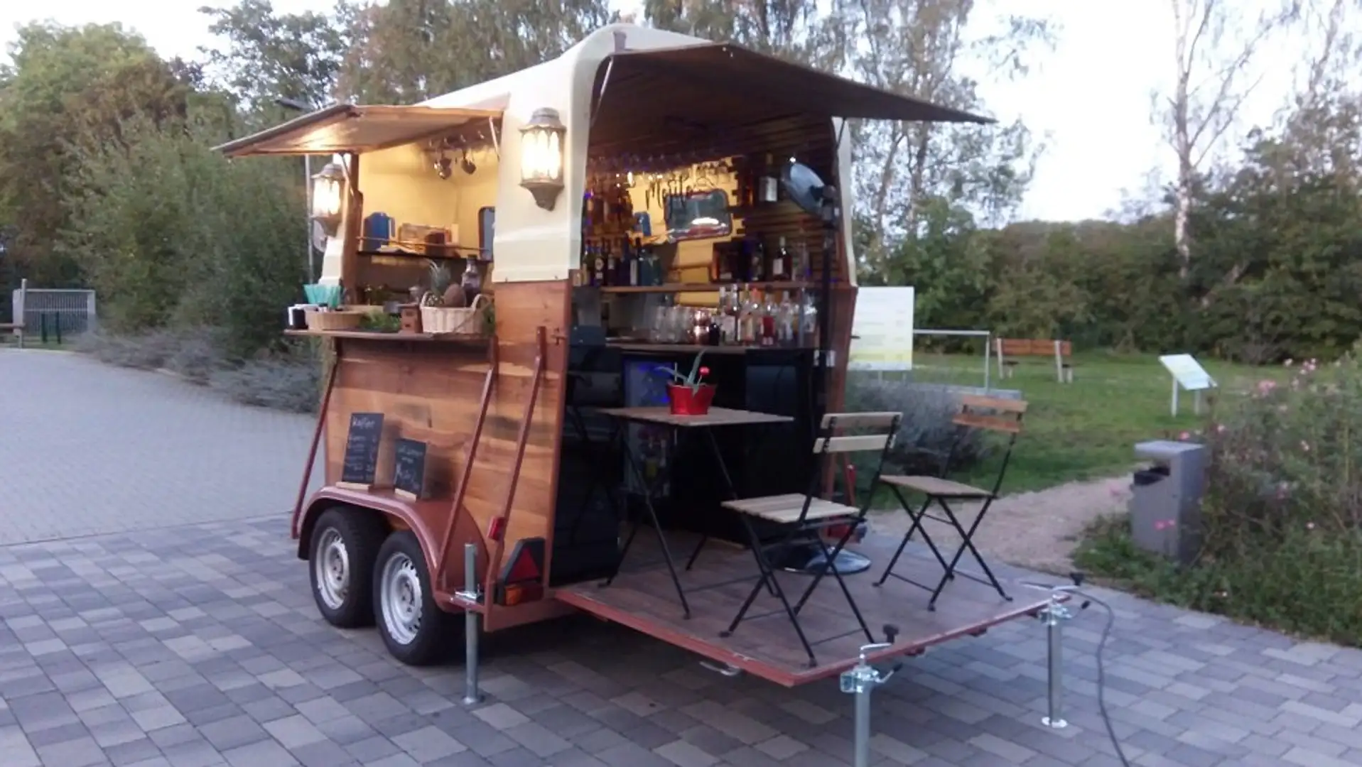 Trailer-Anhänger Verkaufsanhänger mobile Bar Pferdeanhänger Beżowy - 1