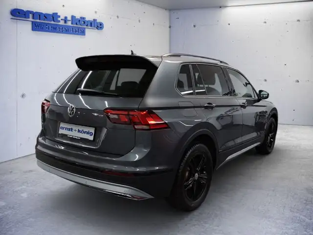 Volkswagen Tiguan view 3