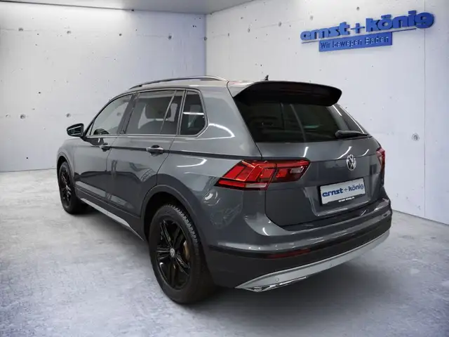 Volkswagen Tiguan view 4