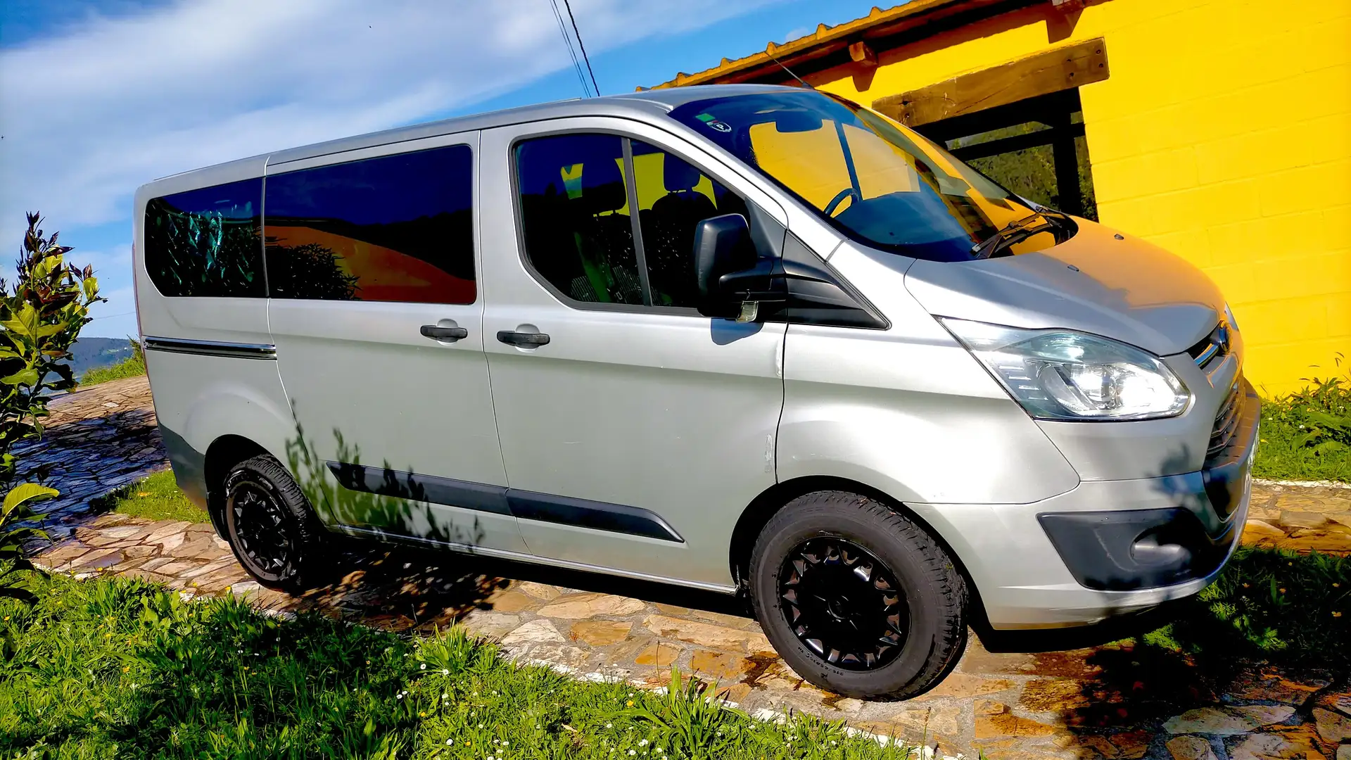 Ford Transit Custom Kombi 300S Camper 6/9 Plazas Plateado - 2