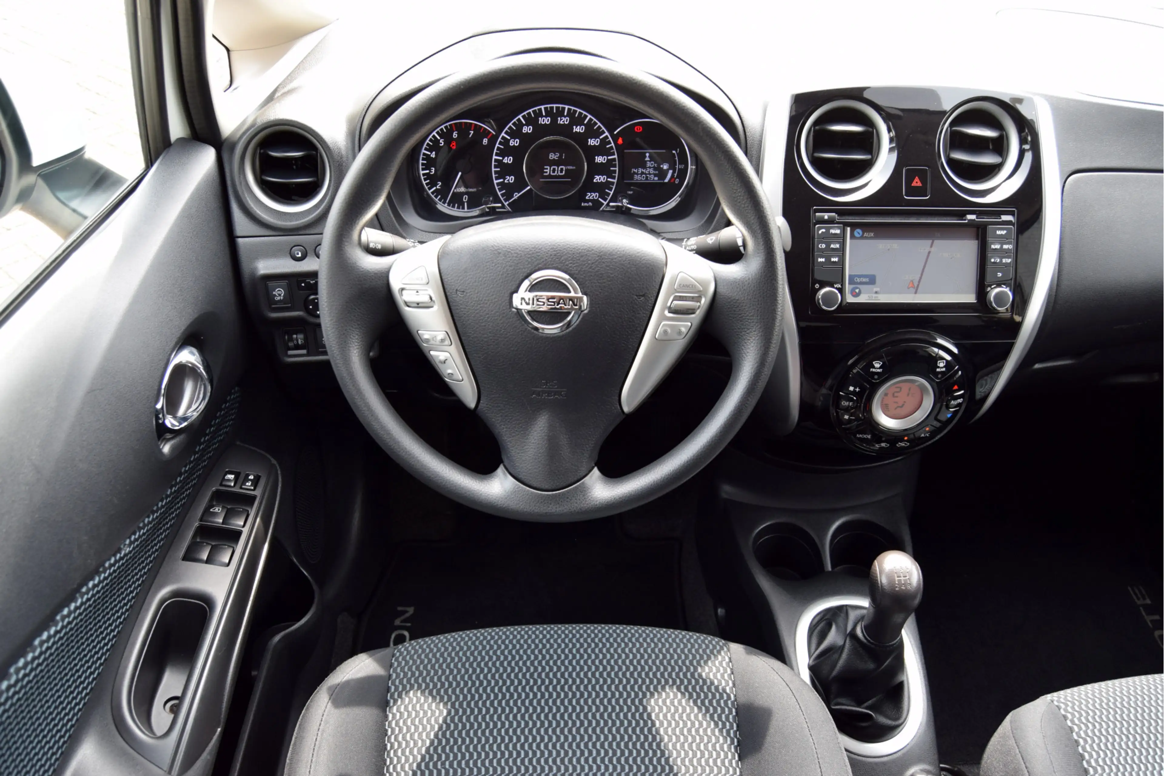 Nissan Note 1.2 Connect Edition — photo 14