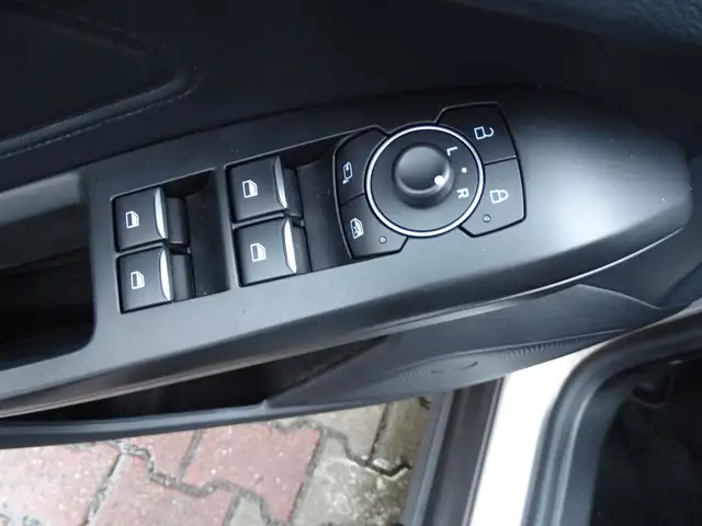 Ford Focus view 11