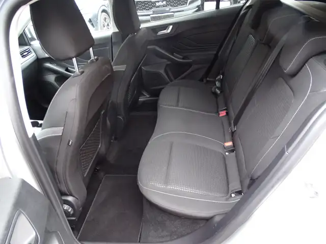 Ford Focus view 8