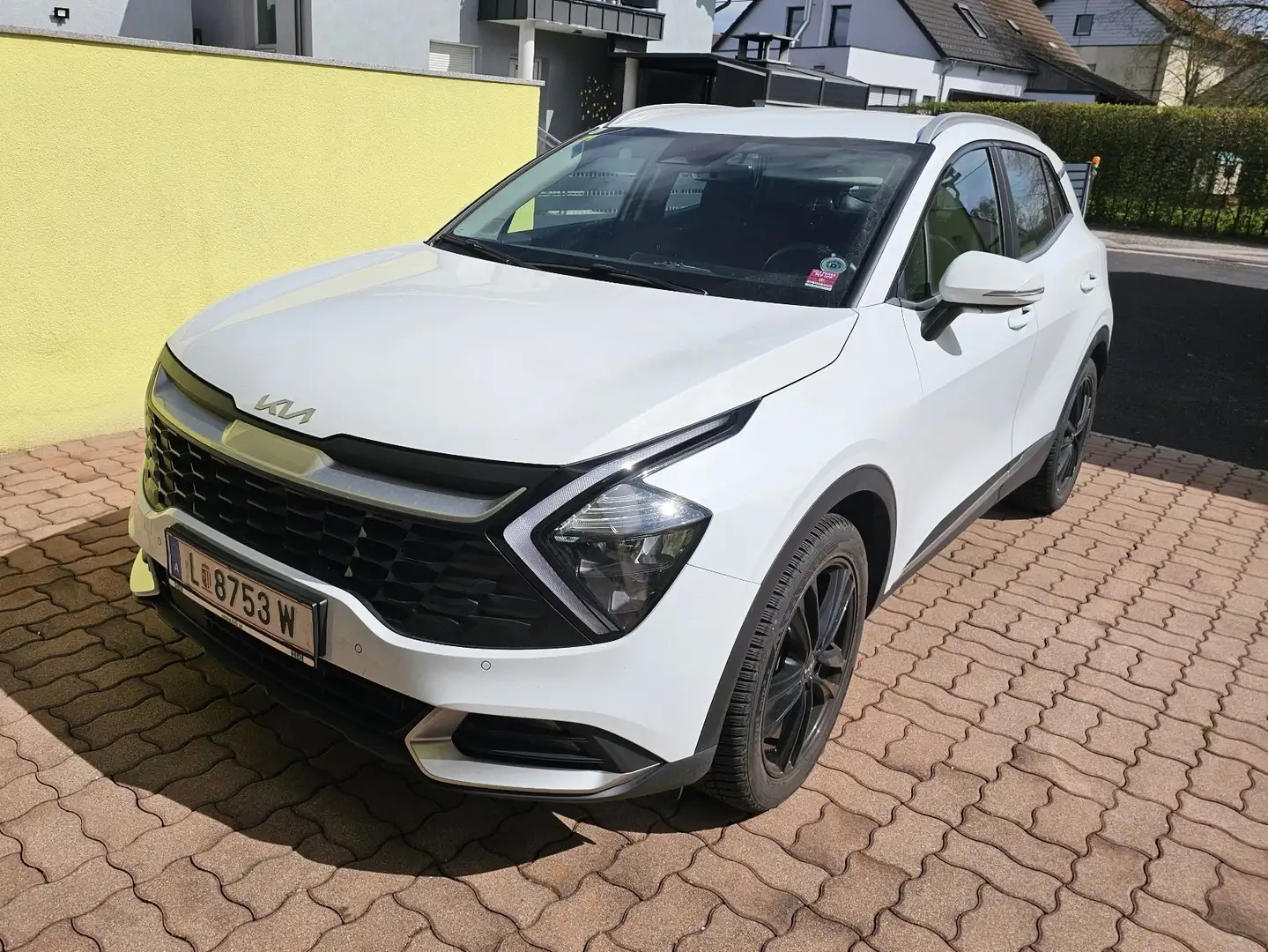 Kia Sportage 1,6 TGDI AWD Plug-In Hybrid Белый - 1