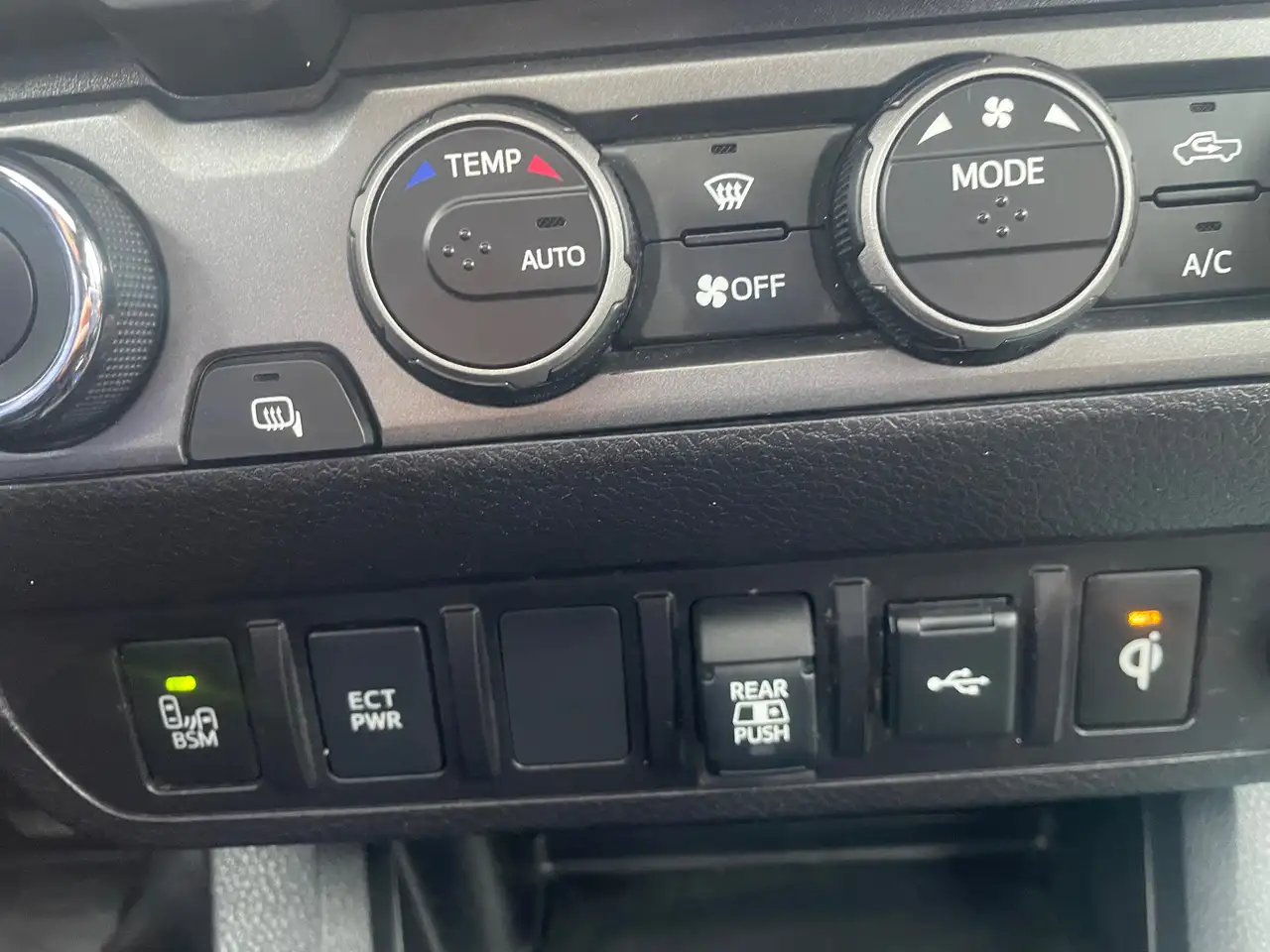 Toyota Tacoma снимка Toyota Tacoma