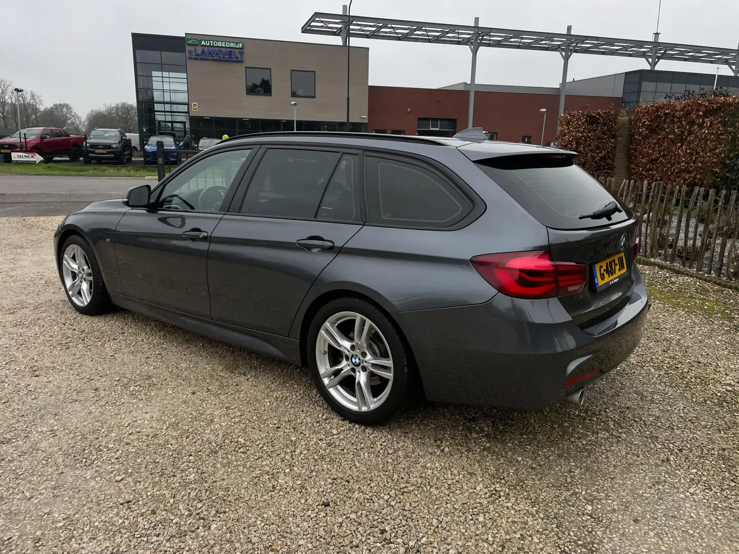 BMW 318 3-serie Touring 318i M Sport Corporate L Automaat Grey - 2