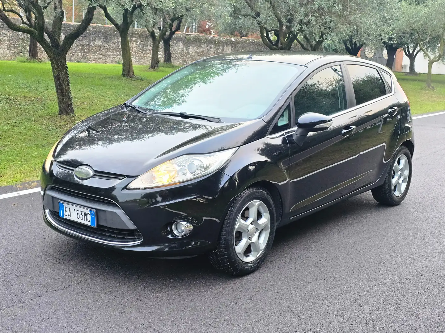 Ford Fiesta Fiesta VI 2008 5p 1.4 16v Titanium Gpl Noir - 1