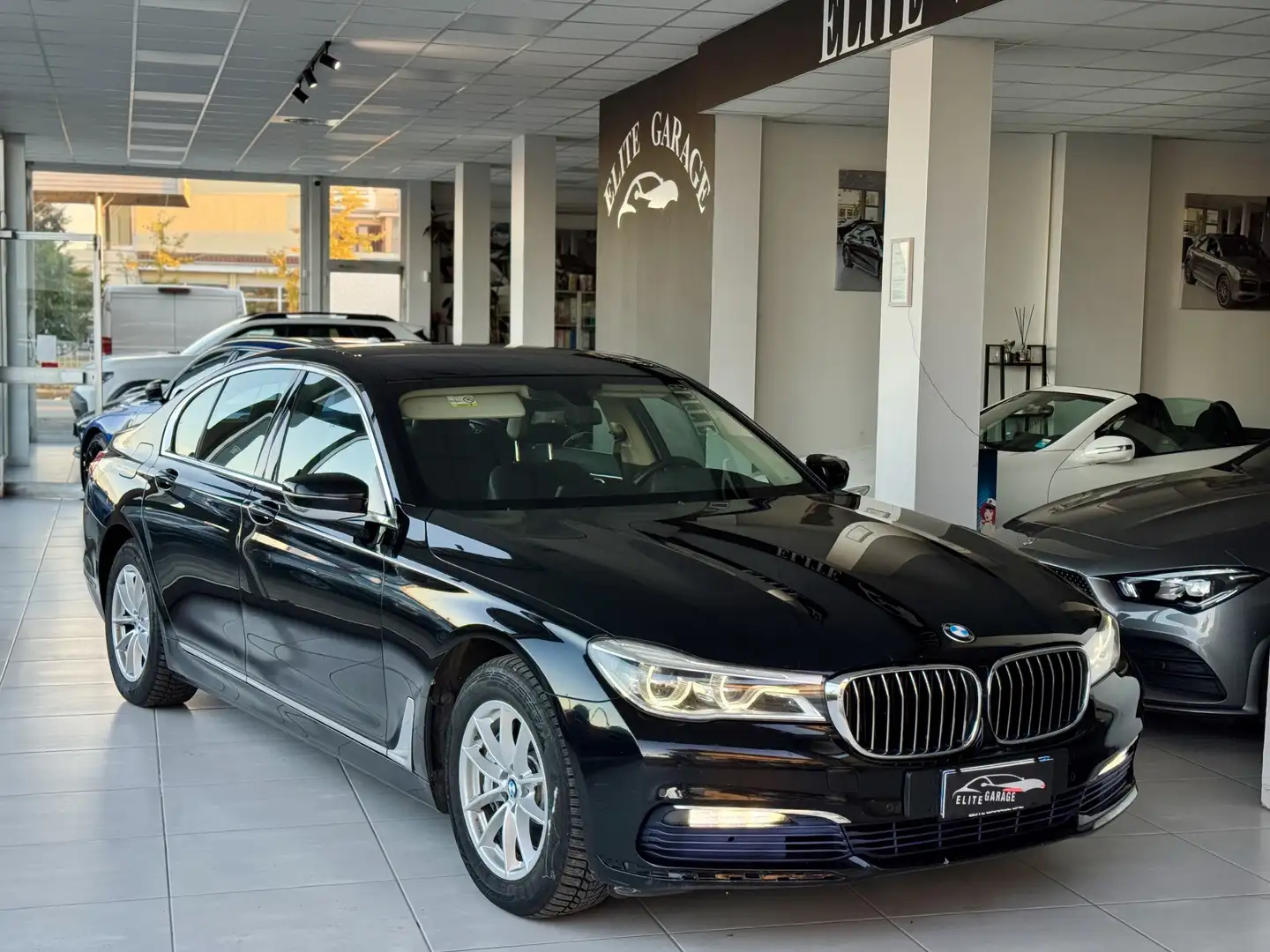 BMW 730 d Luxury auto 265cv Euro6 FULL LED 243.000km Nero - 1