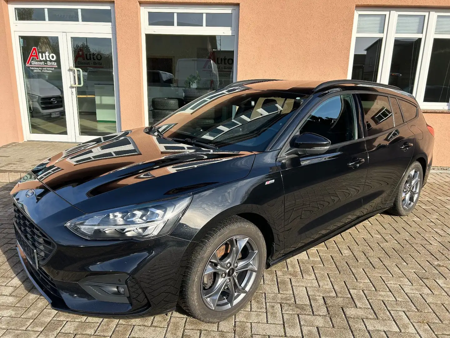 Ford Focus Turnier ST-Line 8-fach bereift Noir - 1