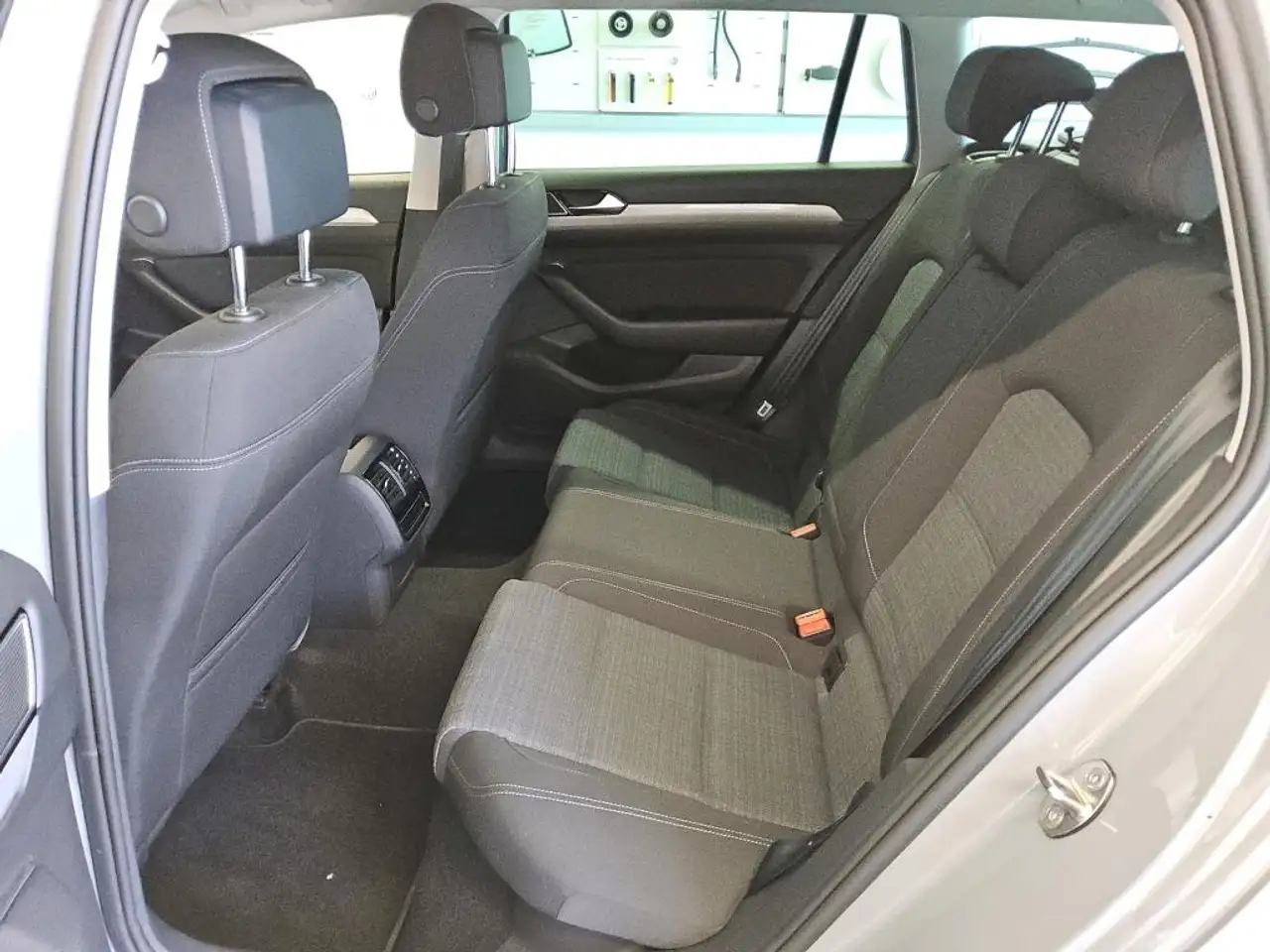 Volkswagen Passat 2.0 TDI DSG BUSINESS +LED +RKAM +ACC +APP +NAVI +, миниатюра 9