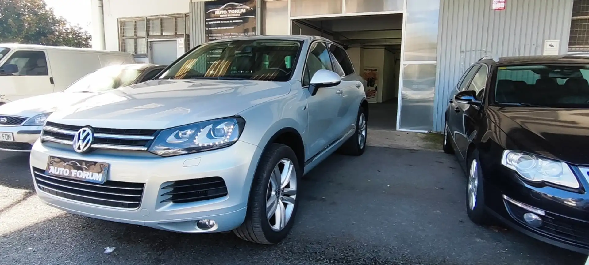 Volkswagen Touareg 3.0TDI V6 BMT 245 Tiptronic Gris - 1