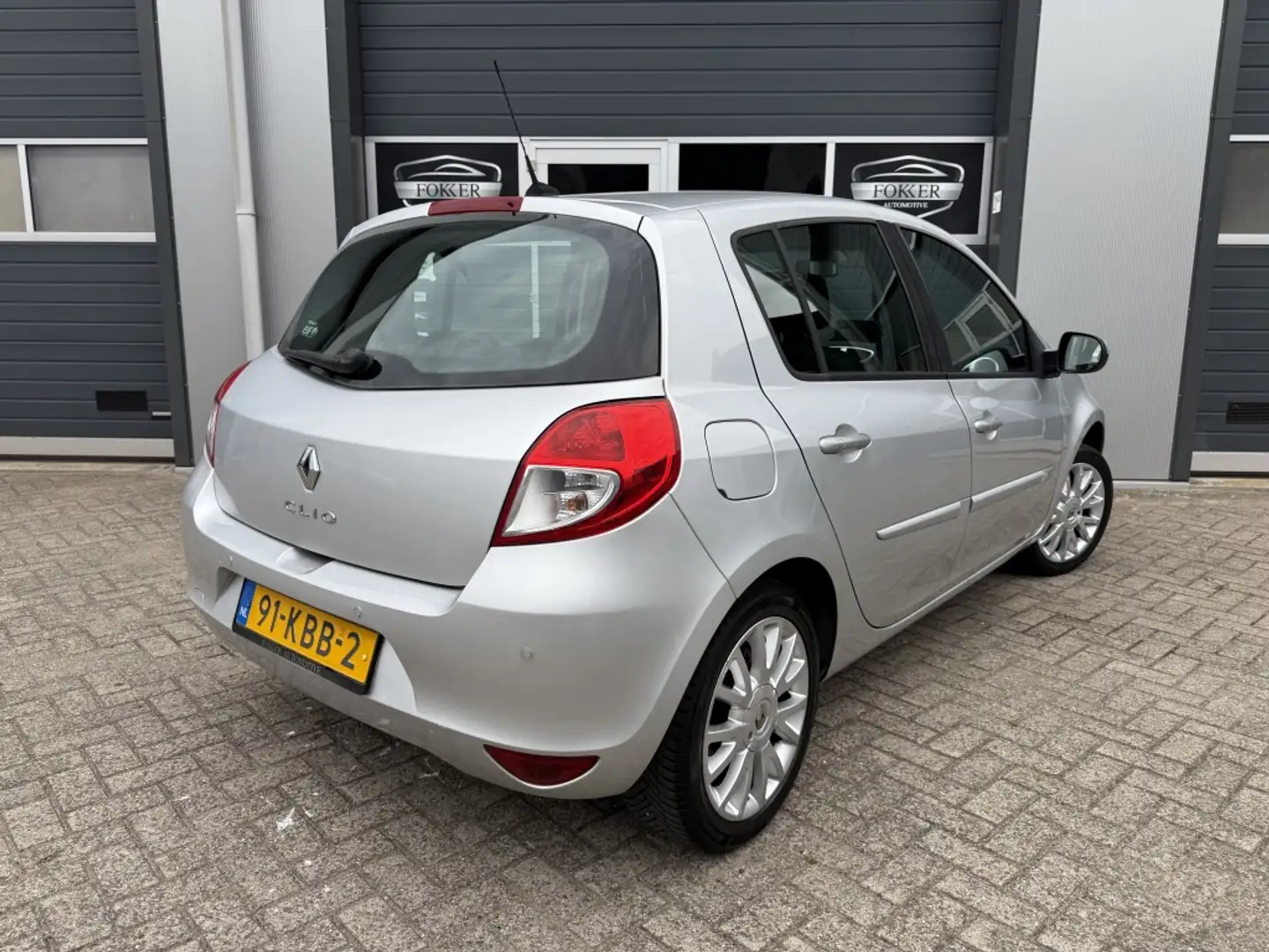 Renault Clio 1.6 Dynamique NAP Automaat Clima Keyless Cruise Na Gris - 2