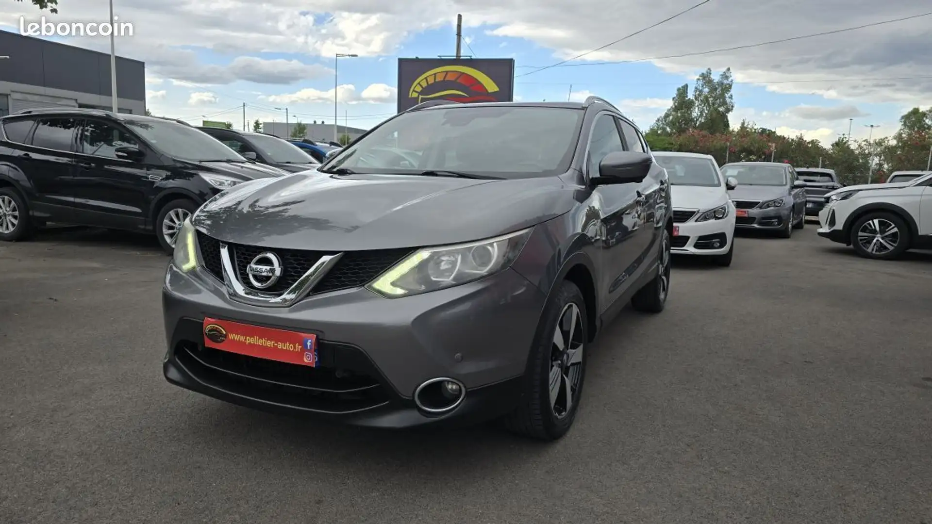Nissan Qashqai 1.5 dCi 110 Stop-Start Connect Edition Grau - 1