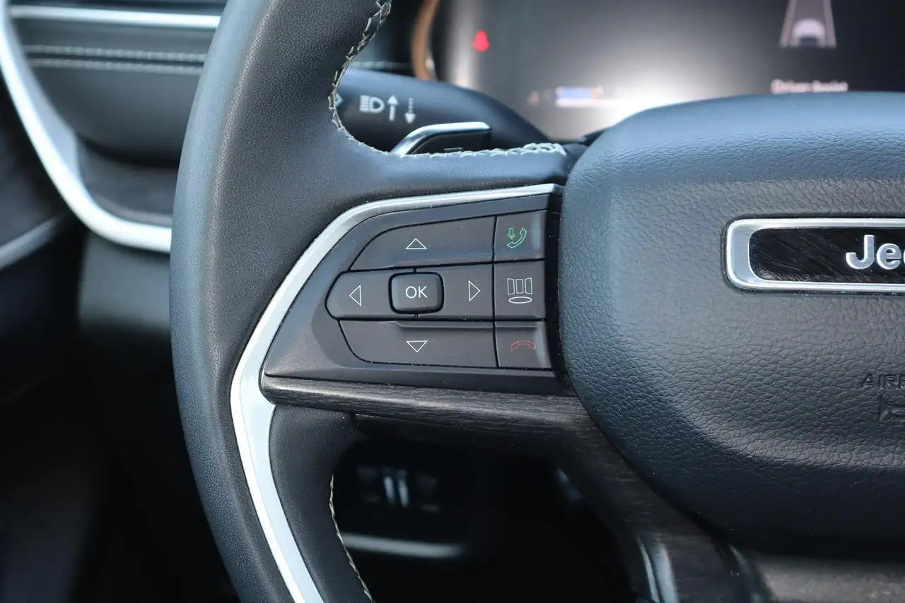 Jeep Grand Cherokee снимка Jeep Grand Cherokee