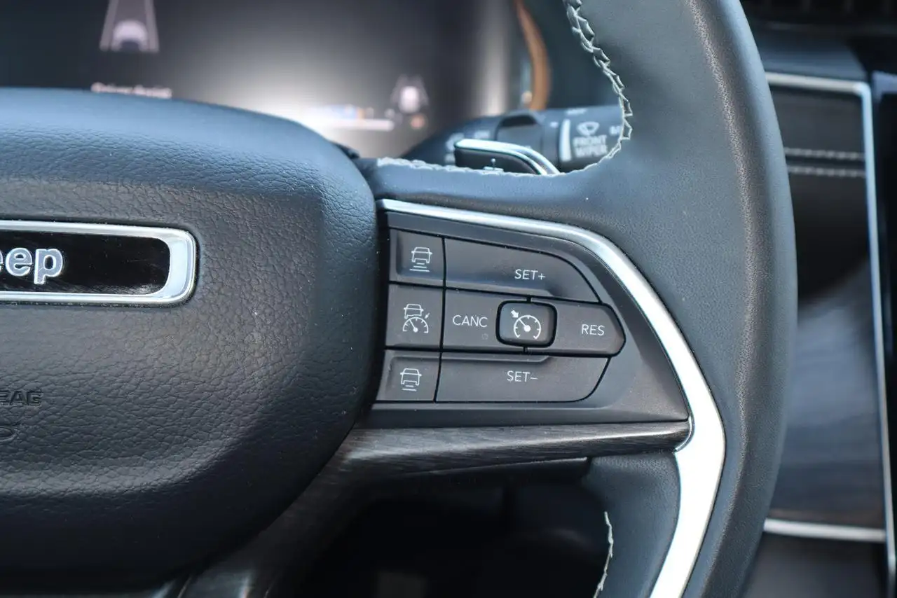 Jeep Grand Cherokee снимка Jeep Grand Cherokee