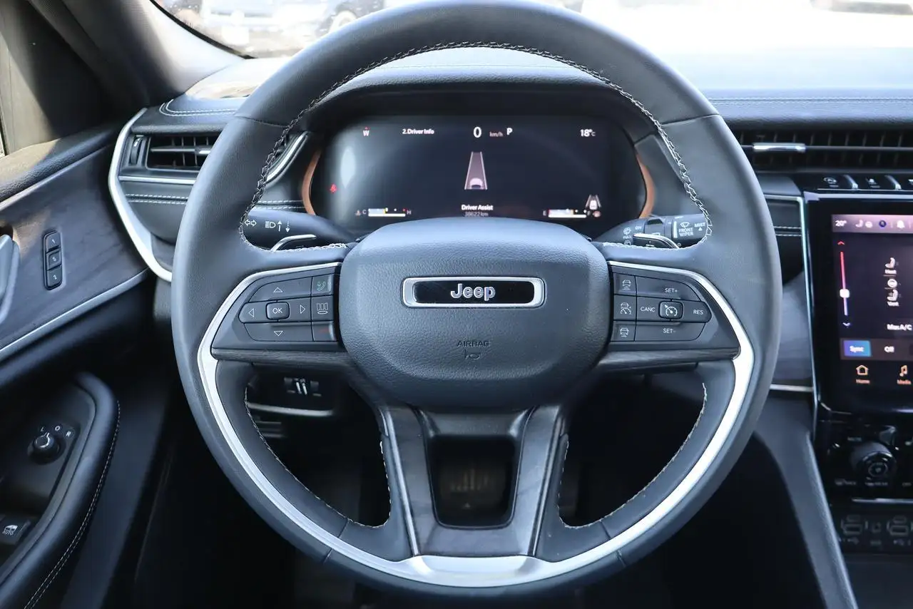 Jeep Grand Cherokee снимка Jeep Grand Cherokee