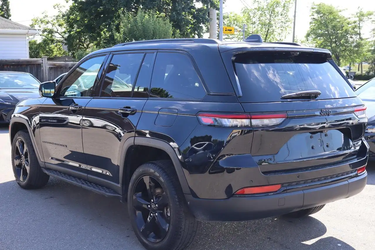 Jeep Grand Cherokee снимка Jeep Grand Cherokee