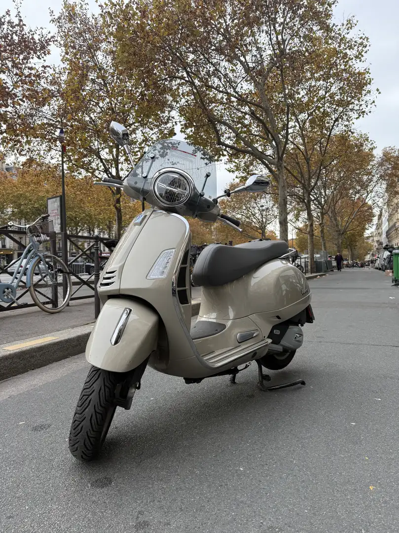 Vespa GTS 125 Beige - 2