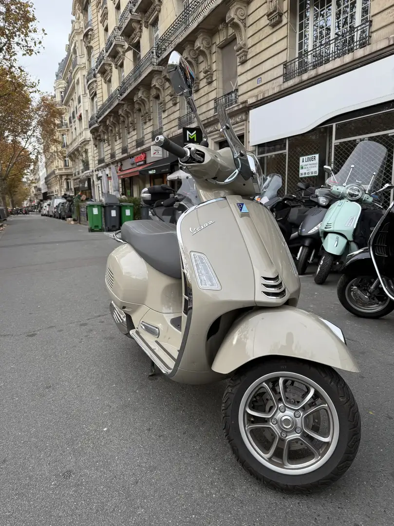 Vespa GTS 125 Beige - 1