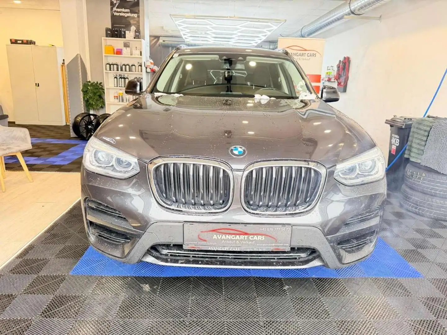 BMW X3 xDrive 20 d Advantage Grau - 1