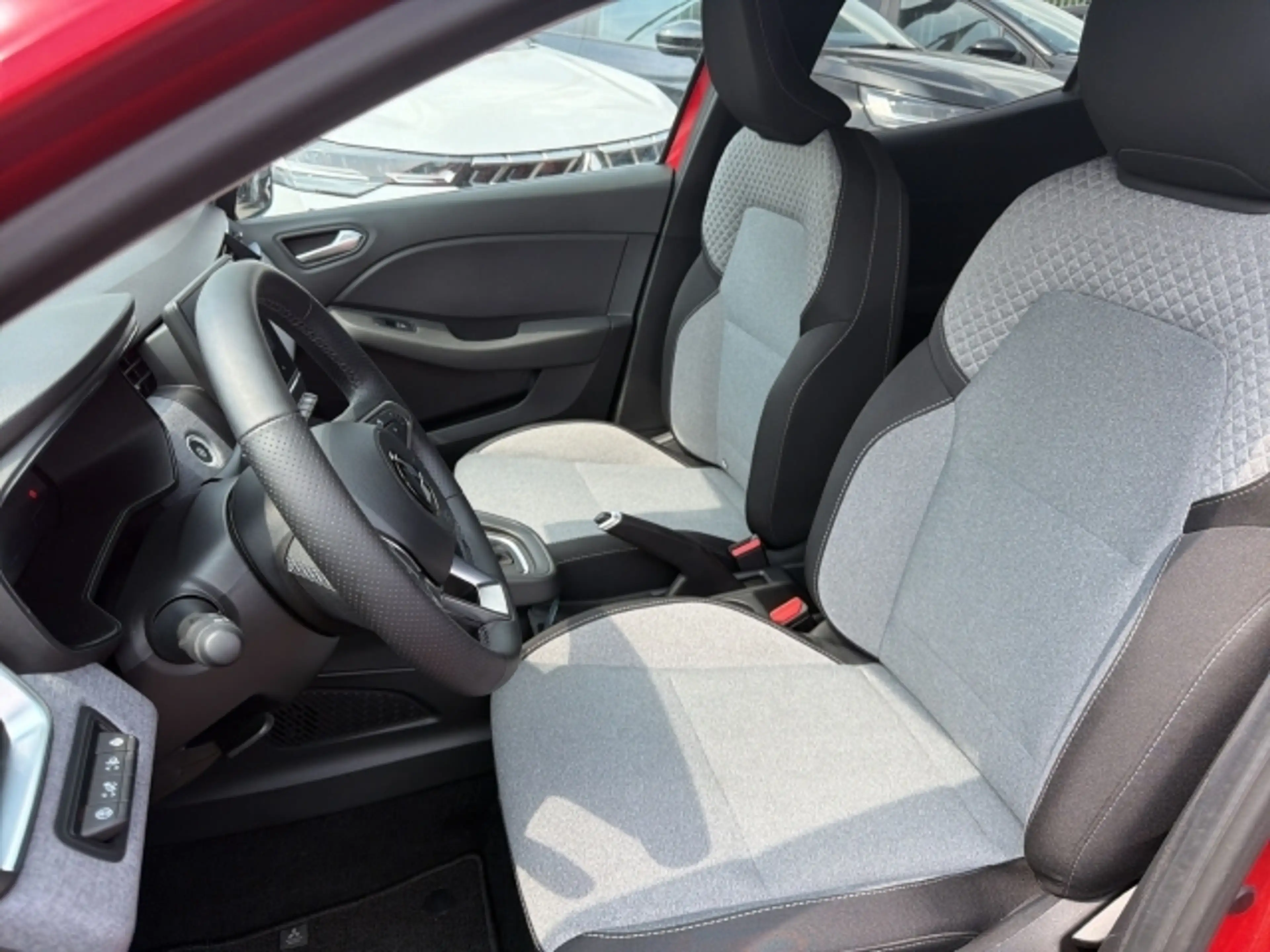 Mitsubishi Colt Plus 1.6 HEV Kamera Sitzheizung App-Navi LED — photo 8