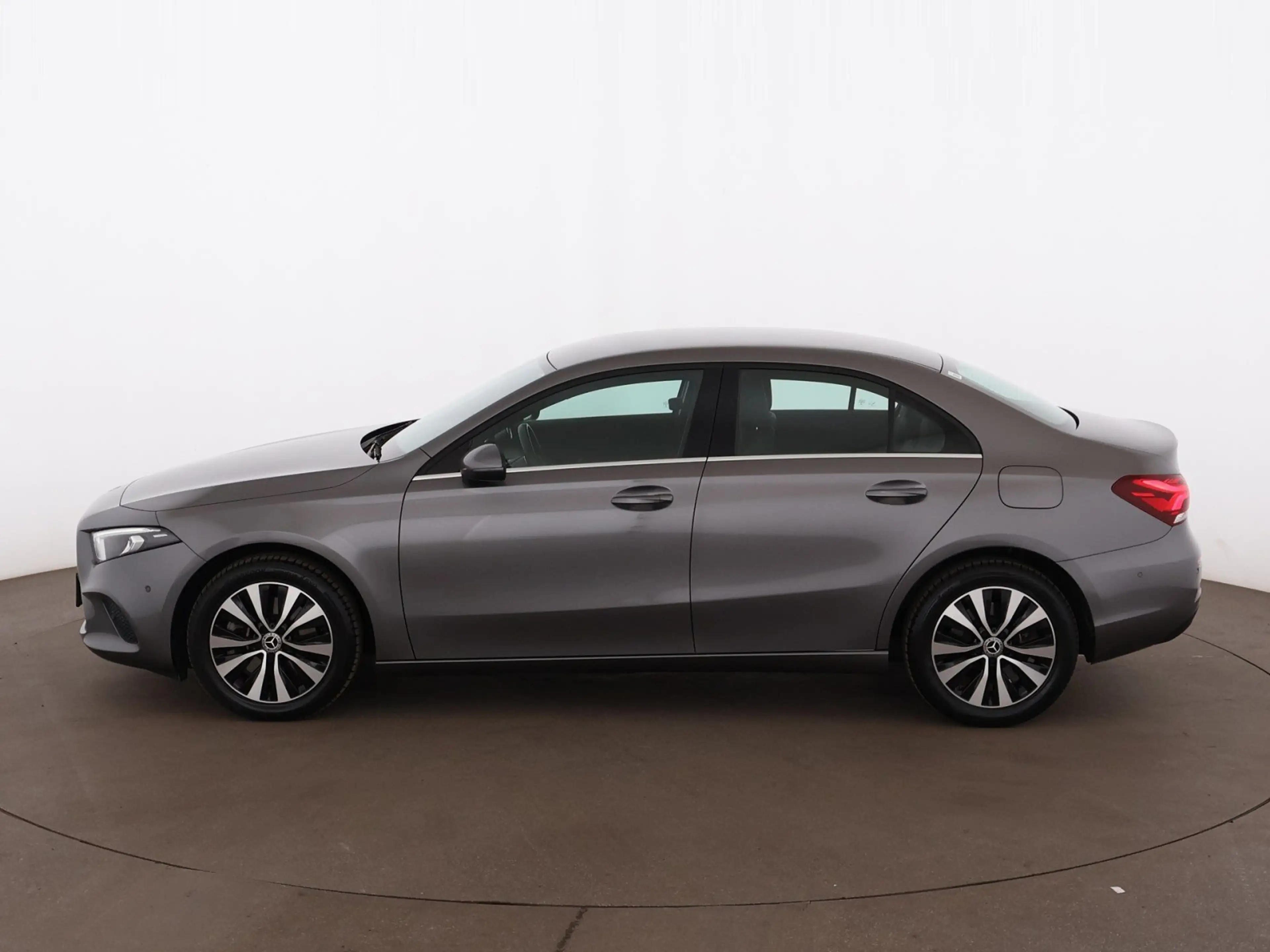 Mercedes-Benz A 250 e Style Aut LED NAVI LEDER SITZHZG R-CAM — photo 5