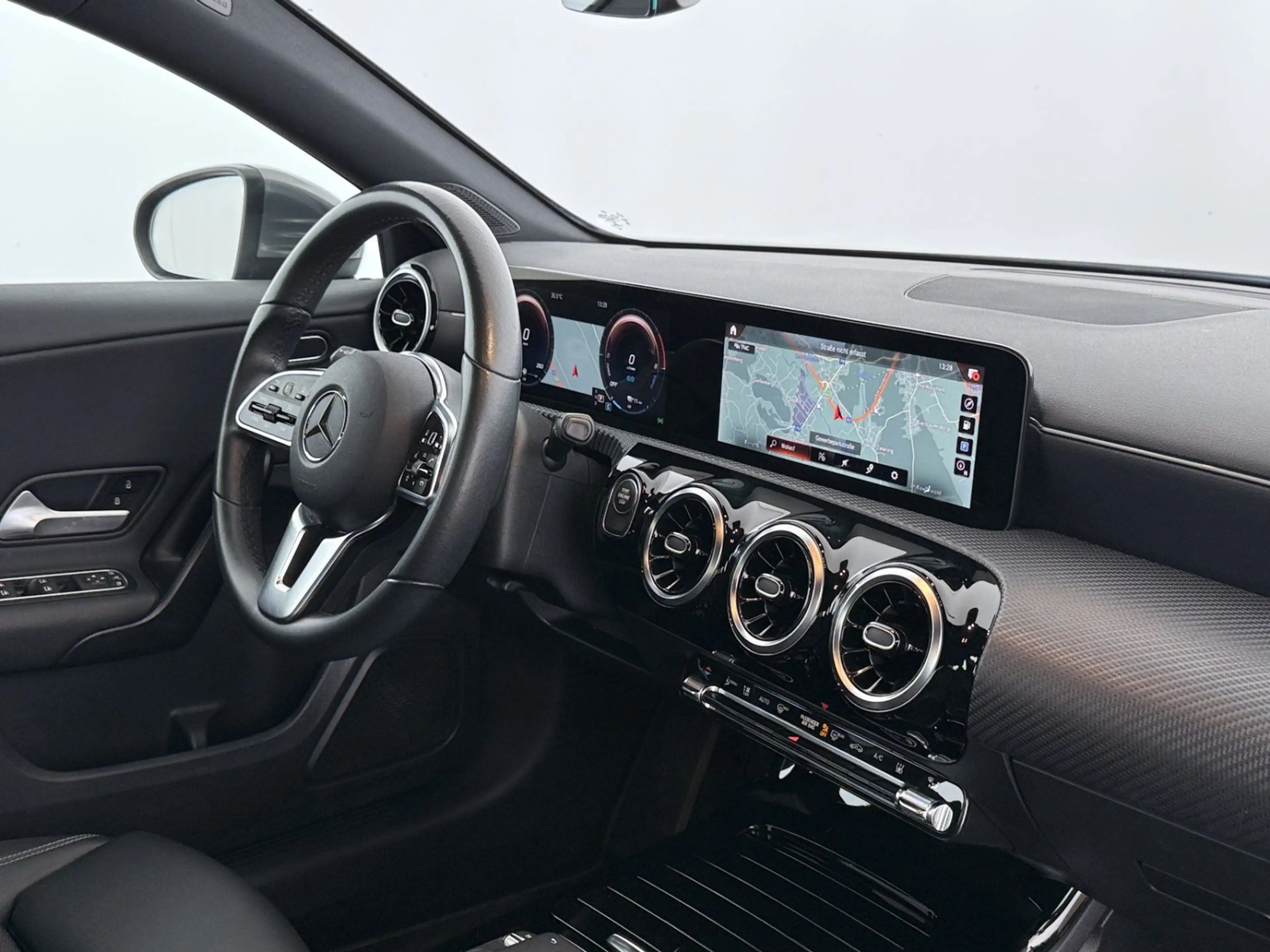 Mercedes-Benz A 250 e Style Aut LED NAVI LEDER SITZHZG R-CAM — photo 14