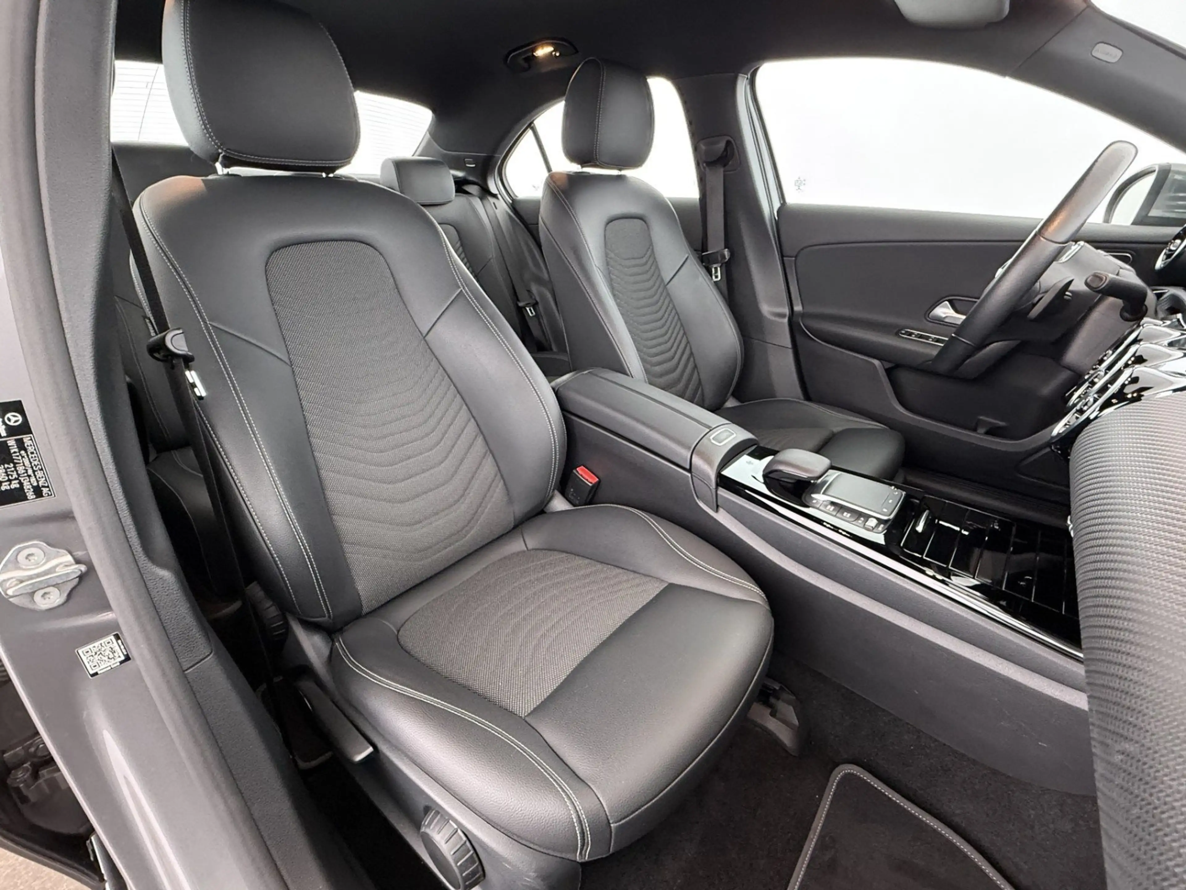 Mercedes-Benz A 250 e Style Aut LED NAVI LEDER SITZHZG R-CAM — photo 15