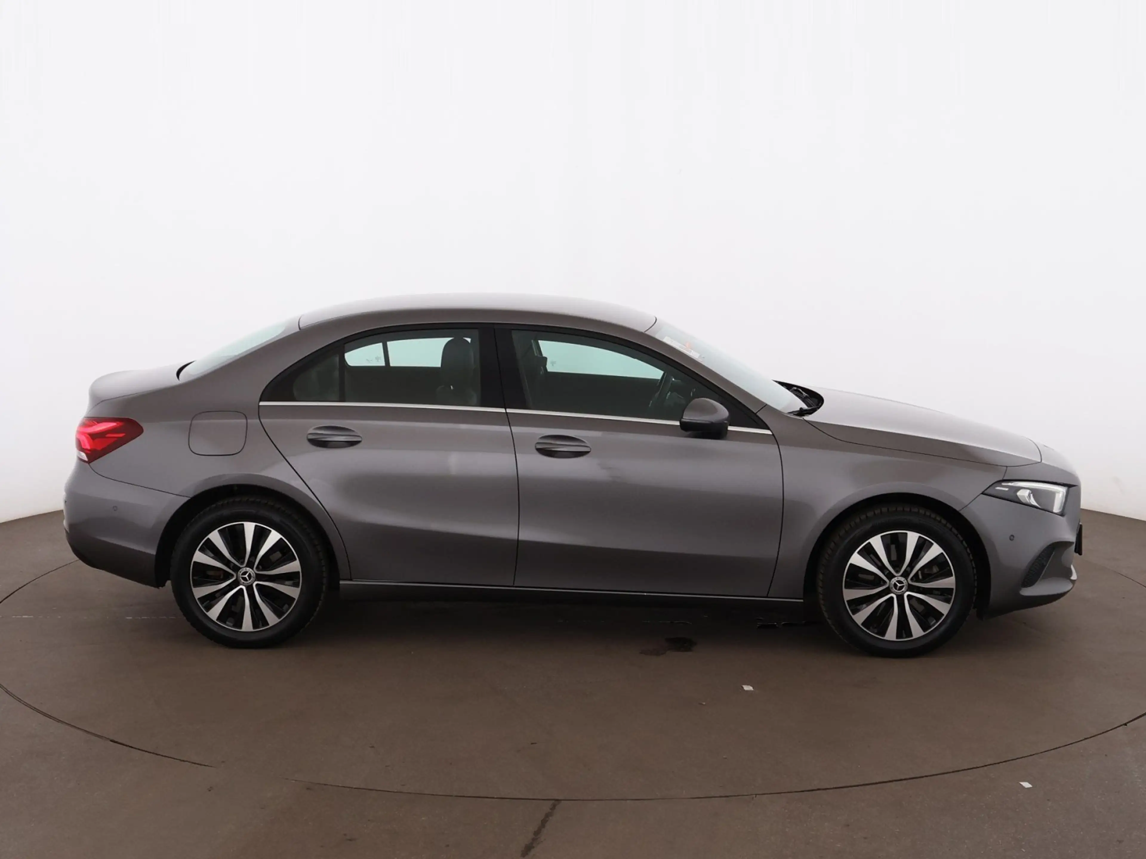 Mercedes-Benz A 250 e Style Aut LED NAVI LEDER SITZHZG R-CAM — photo 9