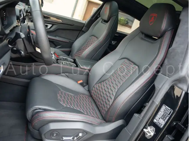 Lamborghini Urus view 7