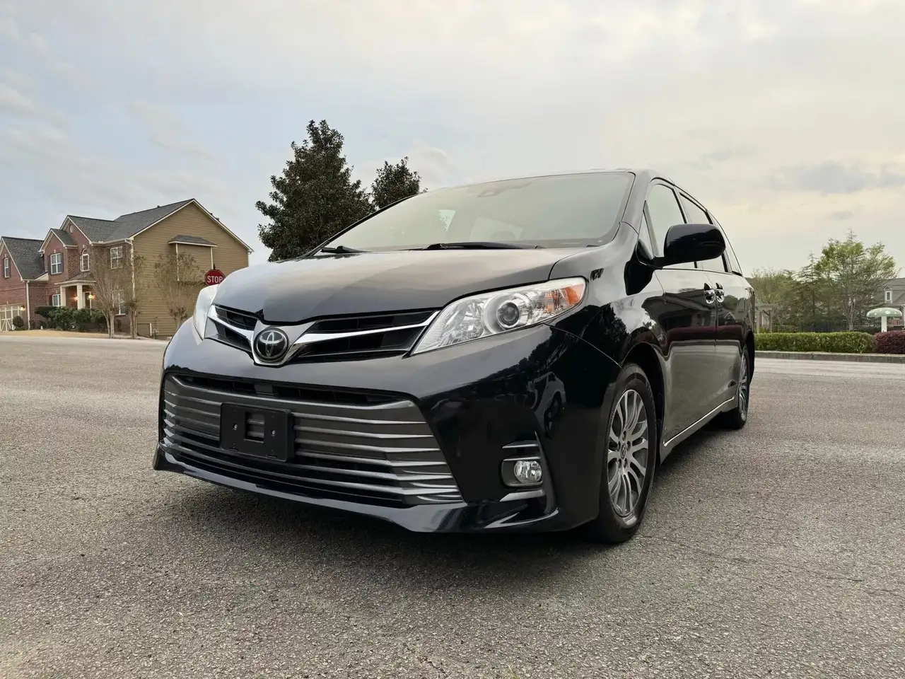 Toyota Sienna снимка Toyota Sienna